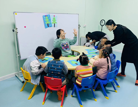 黄岛青岛自闭症儿童融入社会关键：培养集体意识